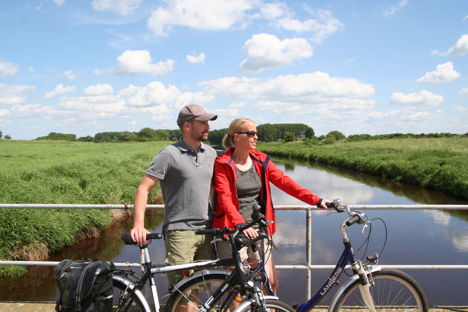 Radfahrer auf der Auebrücke