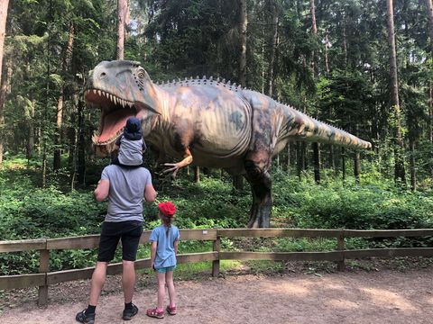 Familie im Dinopark Münchehagen