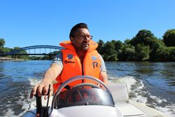 Motorboot auf der Weser